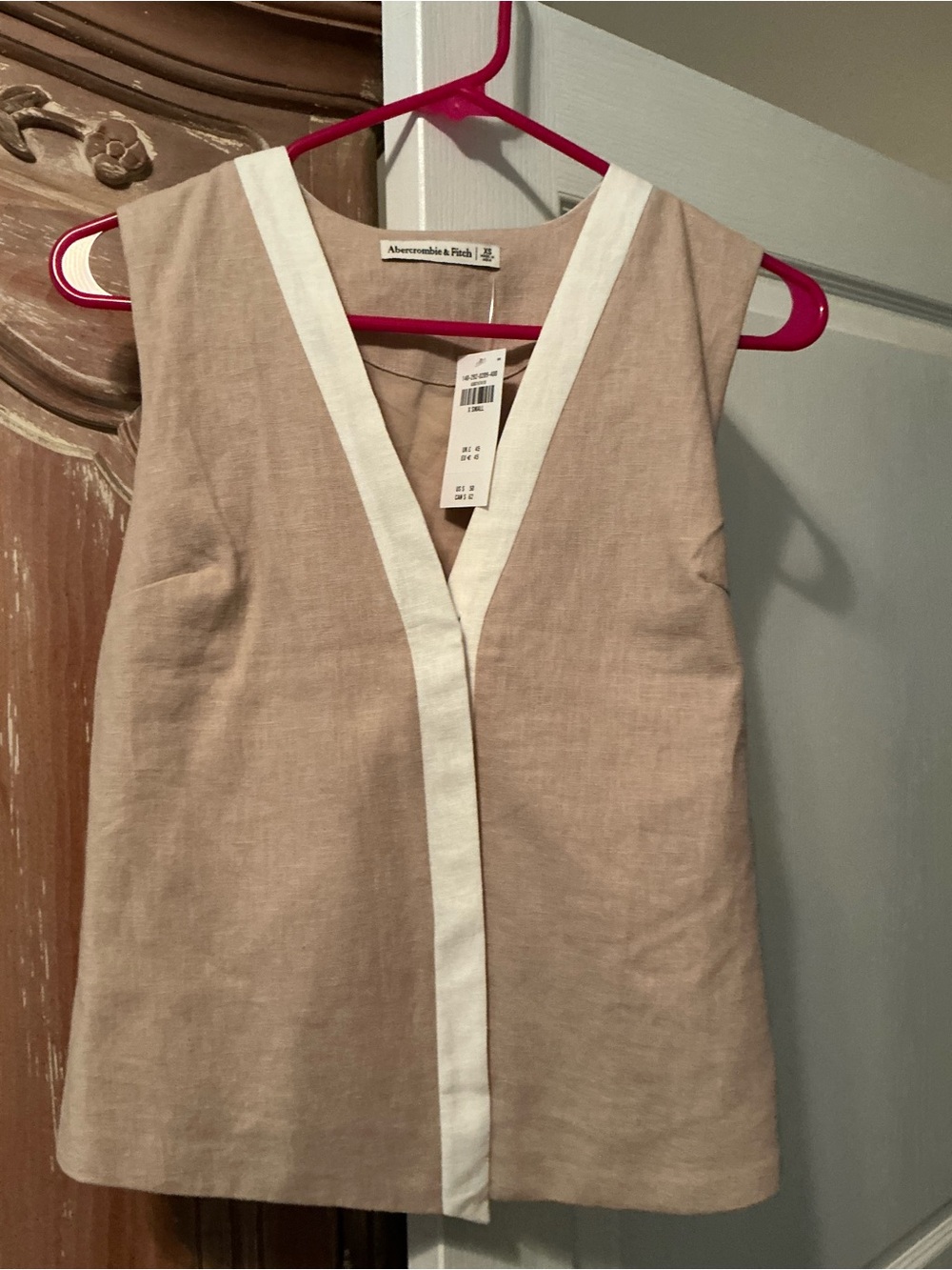 Abercrombie & Fitch Beige Linen Blend V-Neck Top/Vest with White Trim